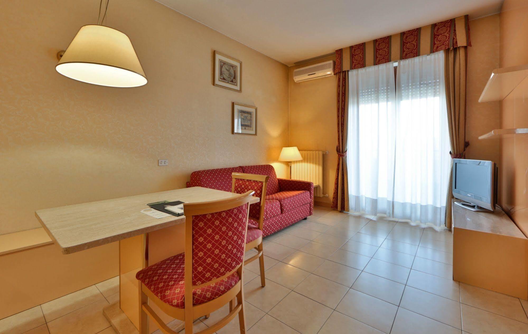 UNAWAY Hotel&Residence Quark Due Milano Exterior foto