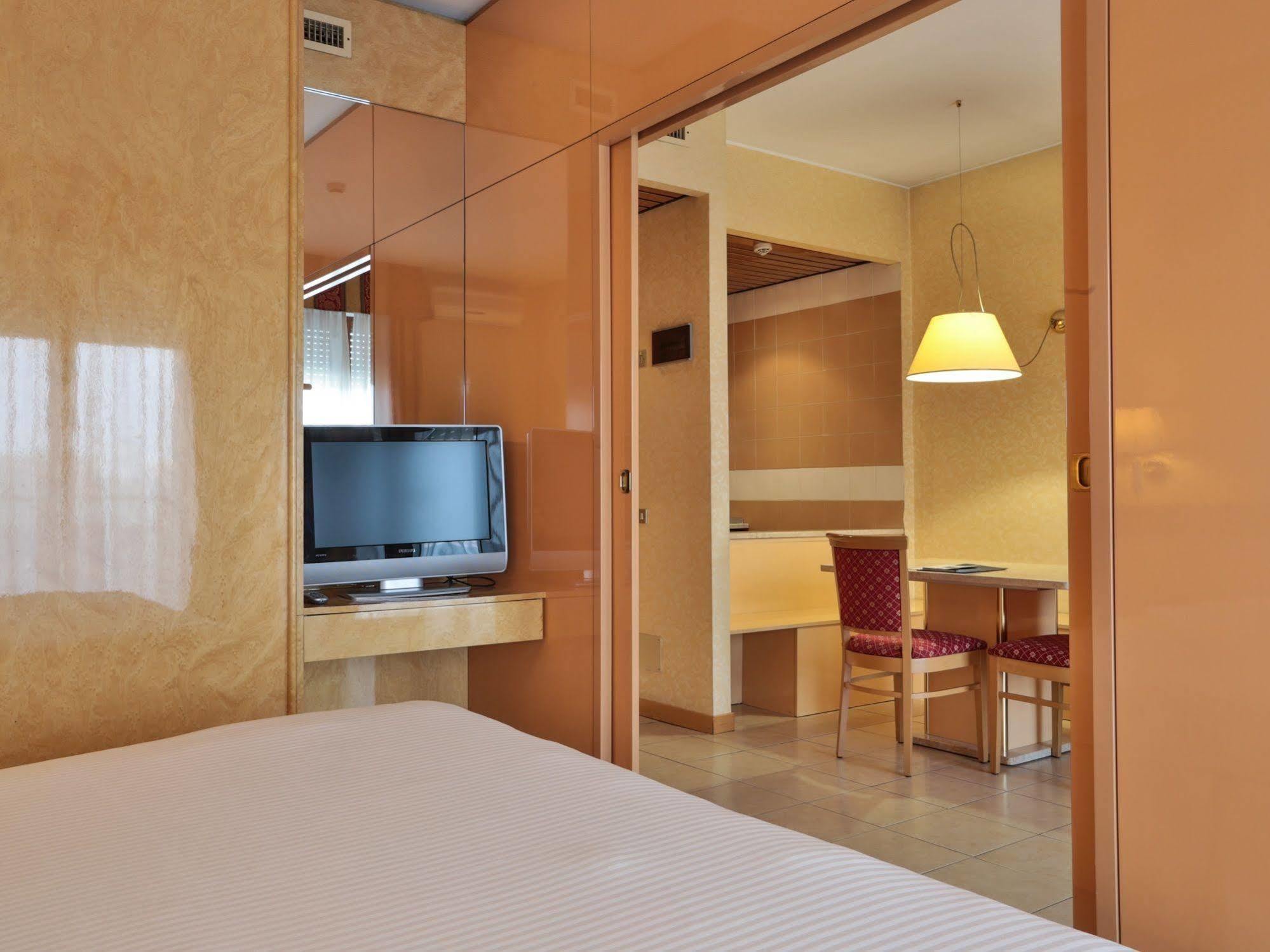 UNAWAY Hotel&Residence Quark Due Milano Exterior foto