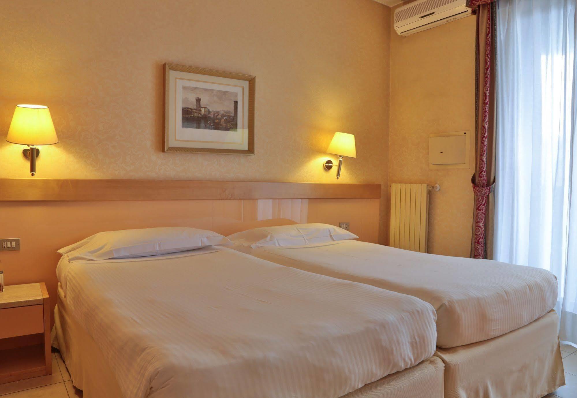 UNAWAY Hotel&Residence Quark Due Milano Exterior foto